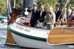 Amsterdam 24 augustus 202
Prins Maurits en Prinses MarilÃ¨ne hebben drie kinderen: Anna (geboren in 2001), Lucas (geboren in 2002), en Felicia (geboren in 2005). Hun volledige achternaam is Van Lippe-Biesterfeld van Vollenhoven . Prins Maurits neemt met zijn gezin de Vlootschouw af tijdens de laatste dag van Sail. Ze varen met de Groene Draeck.