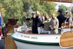 Amsterdam 24 augustus 202
Prins Maurits en Prinses MarilÃ¨ne hebben drie kinderen: Anna (geboren in 2001), Lucas (geboren in 2002), en Felicia (geboren in 2005). Hun volledige achternaam is Van Lippe-Biesterfeld van Vollenhoven . Prins Maurits neemt met zijn gezin de Vlootschouw af tijdens de laatste dag van Sail. Ze varen met de Groene Draeck.