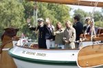 Amsterdam 24 augustus 202
Prins Maurits en Prinses MarilÃ¨ne hebben drie kinderen: Anna (geboren in 2001), Lucas (geboren in 2002), en Felicia (geboren in 2005). Hun volledige achternaam is Van Lippe-Biesterfeld van Vollenhoven . Prins Maurits neemt met zijn gezin de Vlootschouw af tijdens de laatste dag van Sail. Ze varen met de Groene Draeck.