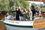 Amsterdam 24 augustus 202
Prins Maurits en Prinses MarilÃ¨ne hebben drie kinderen: Anna (geboren in 2001), Lucas (geboren in 2002), en Felicia (geboren in 2005). Hun volledige achternaam is Van Lippe-Biesterfeld van Vollenhoven . Prins Maurits neemt met zijn gezin de Vlootschouw af tijdens de laatste dag van Sail. Ze varen met de Groene Draeck.