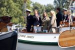 Amsterdam 24 augustus 202
Prins Maurits en Prinses MarilÃ¨ne hebben drie kinderen: Anna (geboren in 2001), Lucas (geboren in 2002), en Felicia (geboren in 2005). Hun volledige achternaam is Van Lippe-Biesterfeld van Vollenhoven . Prins Maurits neemt met zijn gezin de Vlootschouw af tijdens de laatste dag van Sail. Ze varen met de Groene Draeck.