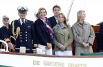 Amsterdam 24 augustus 202
Prins Maurits en Prinses MarilÃ¨ne hebben drie kinderen: Anna (geboren in 2001), Lucas (geboren in 2002), en Felicia (geboren in 2005). Hun volledige achternaam is Van Lippe-Biesterfeld van Vollenhoven . Prins Maurits neemt met zijn gezin de Vlootschouw af tijdens de laatste dag van Sail. Ze varen met de Groene Draeck.