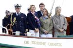 Amsterdam 24 augustus 202
Prins Maurits en Prinses MarilÃ¨ne hebben drie kinderen: Anna (geboren in 2001), Lucas (geboren in 2002), en Felicia (geboren in 2005). Hun volledige achternaam is Van Lippe-Biesterfeld van Vollenhoven . Prins Maurits neemt met zijn gezin de Vlootschouw af tijdens de laatste dag van Sail. Ze varen met de Groene Draeck.