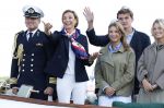 Amsterdam 24 augustus 202
Prins Maurits en Prinses MarilÃ¨ne hebben drie kinderen: Anna (geboren in 2001), Lucas (geboren in 2002), en Felicia (geboren in 2005). Hun volledige achternaam is Van Lippe-Biesterfeld van Vollenhoven . Prins Maurits neemt met zijn gezin de Vlootschouw af tijdens de laatste dag van Sail. Ze varen met de Groene Draeck.