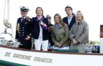 Amsterdam 24 augustus 202
Prins Maurits en Prinses MarilÃ¨ne hebben drie kinderen: Anna (geboren in 2001), Lucas (geboren in 2002), en Felicia (geboren in 2005). Hun volledige achternaam is Van Lippe-Biesterfeld van Vollenhoven . Prins Maurits neemt met zijn gezin de Vlootschouw af tijdens de laatste dag van Sail. Ze varen met de Groene Draeck.