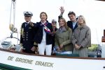 Amsterdam 24 augustus 202
Prins Maurits en Prinses MarilÃ¨ne hebben drie kinderen: Anna (geboren in 2001), Lucas (geboren in 2002), en Felicia (geboren in 2005). Hun volledige achternaam is Van Lippe-Biesterfeld van Vollenhoven . Prins Maurits neemt met zijn gezin de Vlootschouw af tijdens de laatste dag van Sail. Ze varen met de Groene Draeck.