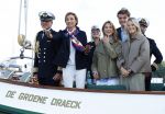 Amsterdam 24 augustus 202
Prins Maurits en Prinses MarilÃ¨ne hebben drie kinderen: Anna (geboren in 2001), Lucas (geboren in 2002), en Felicia (geboren in 2005). Hun volledige achternaam is Van Lippe-Biesterfeld van Vollenhoven . Prins Maurits neemt met zijn gezin de Vlootschouw af tijdens de laatste dag van Sail. Ze varen met de Groene Draeck.