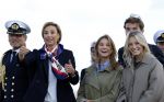 Amsterdam 24 augustus 202
Prins Maurits en Prinses MarilÃ¨ne hebben drie kinderen: Anna (geboren in 2001), Lucas (geboren in 2002), en Felicia (geboren in 2005). Hun volledige achternaam is Van Lippe-Biesterfeld van Vollenhoven . Prins Maurits neemt met zijn gezin de Vlootschouw af tijdens de laatste dag van Sail. Ze varen met de Groene Draeck.