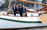 Amsterdam 24 augustus 202
Prins Maurits en Prinses MarilÃ¨ne hebben drie kinderen: Anna (geboren in 2001), Lucas (geboren in 2002), en Felicia (geboren in 2005). Hun volledige achternaam is Van Lippe-Biesterfeld van Vollenhoven . Prins Maurits neemt met zijn gezin de Vlootschouw af tijdens de laatste dag van Sail. Ze varen met de Groene Draeck.