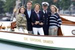 Amsterdam 24 augustus 202
Prins Maurits en Prinses MarilÃ¨ne hebben drie kinderen: Anna (geboren in 2001), Lucas (geboren in 2002), en Felicia (geboren in 2005). Hun volledige achternaam is Van Lippe-Biesterfeld van Vollenhoven . Prins Maurits neemt met zijn gezin de Vlootschouw af tijdens de laatste dag van Sail. Ze varen met de Groene Draeck.