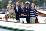 Amsterdam 24 augustus 202
Prins Maurits en Prinses MarilÃ¨ne hebben drie kinderen: Anna (geboren in 2001), Lucas (geboren in 2002), en Felicia (geboren in 2005). Hun volledige achternaam is Van Lippe-Biesterfeld van Vollenhoven . Prins Maurits neemt met zijn gezin de Vlootschouw af tijdens de laatste dag van Sail. Ze varen met de Groene Draeck.