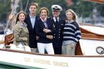 Amsterdam 24 augustus 202
Prins Maurits en Prinses MarilÃ¨ne hebben drie kinderen: Anna (geboren in 2001), Lucas (geboren in 2002), en Felicia (geboren in 2005). Hun volledige achternaam is Van Lippe-Biesterfeld van Vollenhoven . Prins Maurits neemt met zijn gezin de Vlootschouw af tijdens de laatste dag van Sail. Ze varen met de Groene Draeck.