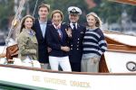 Amsterdam 24 augustus 202
Prins Maurits en Prinses MarilÃ¨ne hebben drie kinderen: Anna (geboren in 2001), Lucas (geboren in 2002), en Felicia (geboren in 2005). Hun volledige achternaam is Van Lippe-Biesterfeld van Vollenhoven . Prins Maurits neemt met zijn gezin de Vlootschouw af tijdens de laatste dag van Sail. Ze varen met de Groene Draeck.