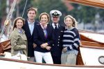 Amsterdam 24 augustus 202
Prins Maurits en Prinses MarilÃ¨ne hebben drie kinderen: Anna (geboren in 2001), Lucas (geboren in 2002), en Felicia (geboren in 2005). Hun volledige achternaam is Van Lippe-Biesterfeld van Vollenhoven . Prins Maurits neemt met zijn gezin de Vlootschouw af tijdens de laatste dag van Sail. Ze varen met de Groene Draeck.