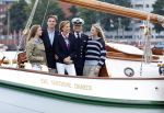 Amsterdam 24 augustus 202
Prins Maurits en Prinses MarilÃ¨ne hebben drie kinderen: Anna (geboren in 2001), Lucas (geboren in 2002), en Felicia (geboren in 2005). Hun volledige achternaam is Van Lippe-Biesterfeld van Vollenhoven . Prins Maurits neemt met zijn gezin de Vlootschouw af tijdens de laatste dag van Sail. Ze varen met de Groene Draeck.
