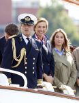 Amsterdam 24 augustus 202
Prins Maurits en Prinses MarilÃ¨ne hebben drie kinderen: Anna (geboren in 2001), Lucas (geboren in 2002), en Felicia (geboren in 2005). Hun volledige achternaam is Van Lippe-Biesterfeld van Vollenhoven . Prins Maurits neemt met zijn gezin de Vlootschouw af tijdens de laatste dag van Sail. Ze varen met de Groene Draeck.
