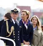 Amsterdam 24 augustus 202
Prins Maurits en Prinses MarilÃ¨ne hebben drie kinderen: Anna (geboren in 2001), Lucas (geboren in 2002), en Felicia (geboren in 2005). Hun volledige achternaam is Van Lippe-Biesterfeld van Vollenhoven . Prins Maurits neemt met zijn gezin de Vlootschouw af tijdens de laatste dag van Sail. Ze varen met de Groene Draeck.