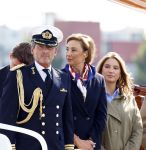 Amsterdam 24 augustus 202
Prins Maurits en Prinses MarilÃ¨ne hebben drie kinderen: Anna (geboren in 2001), Lucas (geboren in 2002), en Felicia (geboren in 2005). Hun volledige achternaam is Van Lippe-Biesterfeld van Vollenhoven . Prins Maurits neemt met zijn gezin de Vlootschouw af tijdens de laatste dag van Sail. Ze varen met de Groene Draeck.