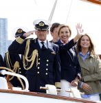 Amsterdam 24 augustus 202
Prins Maurits en Prinses MarilÃ¨ne hebben drie kinderen: Anna (geboren in 2001), Lucas (geboren in 2002), en Felicia (geboren in 2005). Hun volledige achternaam is Van Lippe-Biesterfeld van Vollenhoven . Prins Maurits neemt met zijn gezin de Vlootschouw af tijdens de laatste dag van Sail. Ze varen met de Groene Draeck.