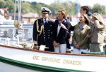 Amsterdam 24 augustus 202
Prins Maurits en Prinses MarilÃ¨ne hebben drie kinderen: Anna (geboren in 2001), Lucas (geboren in 2002), en Felicia (geboren in 2005). Hun volledige achternaam is Van Lippe-Biesterfeld van Vollenhoven . Prins Maurits neemt met zijn gezin de Vlootschouw af tijdens de laatste dag van Sail. Ze varen met de Groene Draeck.