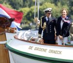 Amsterdam 24 augustus 202
Prins Maurits en Prinses MarilÃ¨ne hebben drie kinderen: Anna (geboren in 2001), Lucas (geboren in 2002), en Felicia (geboren in 2005). Hun volledige achternaam is Van Lippe-Biesterfeld van Vollenhoven . Prins Maurits neemt met zijn gezin de Vlootschouw af tijdens de laatste dag van Sail. Ze varen met de Groene Draeck.