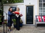 AMSTERDAM - Prinses Amalia tijdens een bezoek aan de ambtswoning van burgemeester Femke Halsema, waar zij een ontmoeting had met het gemeentebestuur van Amsterdam. Zij sprak met het college van burgemeester en wethouders en verschillende andere Amsterdammers over de ontwikkelingen in de stad. Edwin Smulders