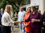 AMSTERDAM - Prinses Amalia tijdens een bezoek aan de ambtswoning van burgemeester Femke Halsema, waar zij een ontmoeting had met het gemeentebestuur van Amsterdam. Zij sprak met het college van burgemeester en wethouders en verschillende andere Amsterdammers over de ontwikkelingen in de stad. Edwin Smulders