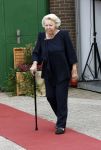 Groesbeek, 12-09-2025 - Hare Koninklijke Hoogheid Prinses Beatrix heropent de gerestaureerde korenmolen De Zuidmolen in Groesbeek. Prinses Beatrix loopt met wandelstok.