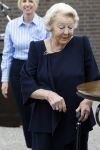 Groesbeek, 12-09-2025 - Hare Koninklijke Hoogheid Prinses Beatrix heropent de gerestaureerde korenmolen De Zuidmolen in Groesbeek. Prinses Beatrix loopt met wandelstok.