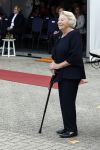 Groesbeek, 12-09-2025 - Hare Koninklijke Hoogheid Prinses Beatrix heropent de gerestaureerde korenmolen De Zuidmolen in Groesbeek. Prinses Beatrix loopt met wandelstok.