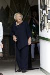 Groesbeek, 12-09-2025 - Hare Koninklijke Hoogheid Prinses Beatrix heropent de gerestaureerde korenmolen De Zuidmolen in Groesbeek. Prinses Beatrix loopt met wandelstok.