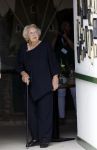 Groesbeek, 12-09-2025 - Hare Koninklijke Hoogheid Prinses Beatrix heropent de gerestaureerde korenmolen De Zuidmolen in Groesbeek. Prinses Beatrix loopt met wandelstok.