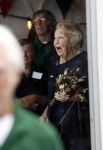 Groesbeek, 12-09-2025 - Hare Koninklijke Hoogheid Prinses Beatrix heropent de gerestaureerde korenmolen De Zuidmolen in Groesbeek. Prinses Beatrix loopt met wandelstok.