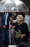 Groesbeek, 12-09-2025 - Hare Koninklijke Hoogheid Prinses Beatrix heropent de gerestaureerde korenmolen De Zuidmolen in Groesbeek. Prinses Beatrix loopt met wandelstok.