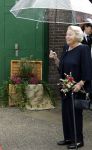 Groesbeek, 12-09-2025 - Hare Koninklijke Hoogheid Prinses Beatrix heropent de gerestaureerde korenmolen De Zuidmolen in Groesbeek. Prinses Beatrix loopt met wandelstok.