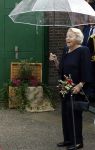 Groesbeek, 12-09-2025 - Hare Koninklijke Hoogheid Prinses Beatrix heropent de gerestaureerde korenmolen De Zuidmolen in Groesbeek. Prinses Beatrix loopt met wandelstok.