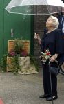 Groesbeek, 12-09-2025 - Hare Koninklijke Hoogheid Prinses Beatrix heropent de gerestaureerde korenmolen De Zuidmolen in Groesbeek. Prinses Beatrix loopt met wandelstok.
