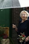 Groesbeek, 12-09-2025 - Hare Koninklijke Hoogheid Prinses Beatrix heropent de gerestaureerde korenmolen De Zuidmolen in Groesbeek. Prinses Beatrix loopt met wandelstok.