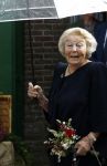 Groesbeek, 12-09-2025 - Hare Koninklijke Hoogheid Prinses Beatrix heropent de gerestaureerde korenmolen De Zuidmolen in Groesbeek. Prinses Beatrix loopt met wandelstok.