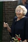 Groesbeek, 12-09-2025 - Hare Koninklijke Hoogheid Prinses Beatrix heropent de gerestaureerde korenmolen De Zuidmolen in Groesbeek. Prinses Beatrix loopt met wandelstok.