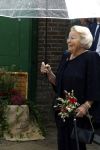 Groesbeek, 12-09-2025 - Hare Koninklijke Hoogheid Prinses Beatrix heropent de gerestaureerde korenmolen De Zuidmolen in Groesbeek. Prinses Beatrix loopt met wandelstok.