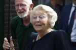 Groesbeek, 12-09-2025 - Hare Koninklijke Hoogheid Prinses Beatrix heropent de gerestaureerde korenmolen De Zuidmolen in Groesbeek. Prinses Beatrix loopt met wandelstok.