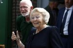 Groesbeek, 12-09-2025 - Hare Koninklijke Hoogheid Prinses Beatrix heropent de gerestaureerde korenmolen De Zuidmolen in Groesbeek. Prinses Beatrix loopt met wandelstok.