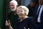 Groesbeek, 12-09-2025 - Hare Koninklijke Hoogheid Prinses Beatrix heropent de gerestaureerde korenmolen De Zuidmolen in Groesbeek. Prinses Beatrix loopt met wandelstok.