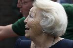 Groesbeek, 12-09-2025 - Hare Koninklijke Hoogheid Prinses Beatrix heropent de gerestaureerde korenmolen De Zuidmolen in Groesbeek. Prinses Beatrix loopt met wandelstok.