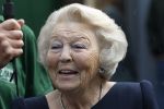 Groesbeek, 12-09-2025 - Hare Koninklijke Hoogheid Prinses Beatrix heropent de gerestaureerde korenmolen De Zuidmolen in Groesbeek. Prinses Beatrix loopt met wandelstok.