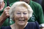 Groesbeek, 12-09-2025 - Hare Koninklijke Hoogheid Prinses Beatrix heropent de gerestaureerde korenmolen De Zuidmolen in Groesbeek. Prinses Beatrix loopt met wandelstok.