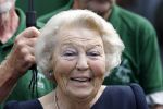 Groesbeek, 12-09-2025 - Hare Koninklijke Hoogheid Prinses Beatrix heropent de gerestaureerde korenmolen De Zuidmolen in Groesbeek. Prinses Beatrix loopt met wandelstok.