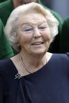 Groesbeek, 12-09-2025 - Hare Koninklijke Hoogheid Prinses Beatrix heropent de gerestaureerde korenmolen De Zuidmolen in Groesbeek. Prinses Beatrix loopt met wandelstok.