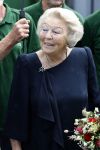 Groesbeek, 12-09-2025 - Hare Koninklijke Hoogheid Prinses Beatrix heropent de gerestaureerde korenmolen De Zuidmolen in Groesbeek. Prinses Beatrix loopt met wandelstok.